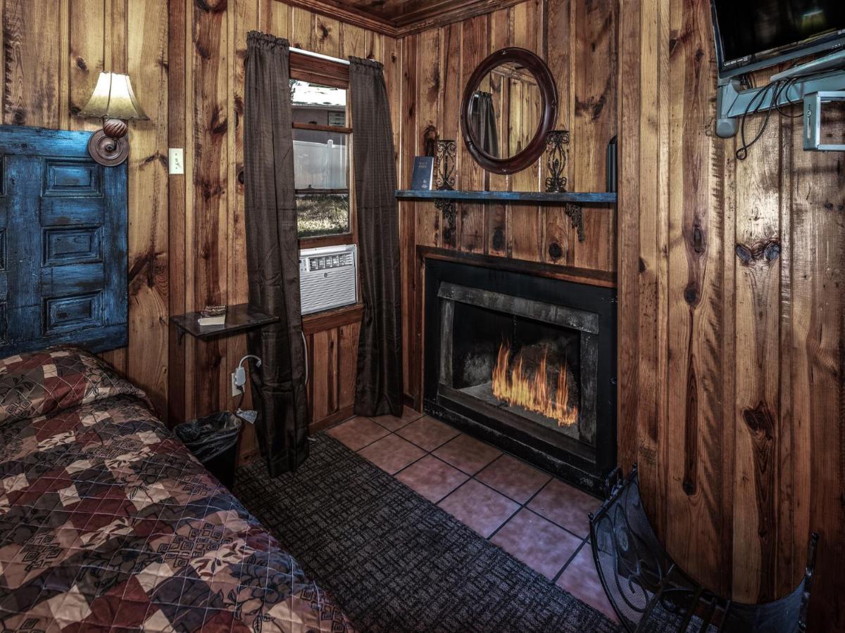 Apache Village 4, King Studio, Midtown, Sleeps 2 Ruidoso Zewnętrze zdjęcie